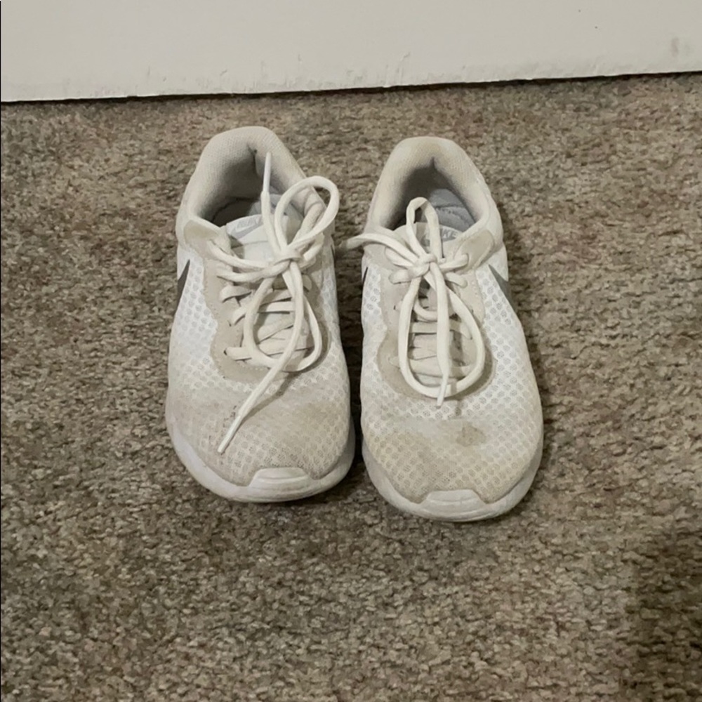 nike tennis shoes